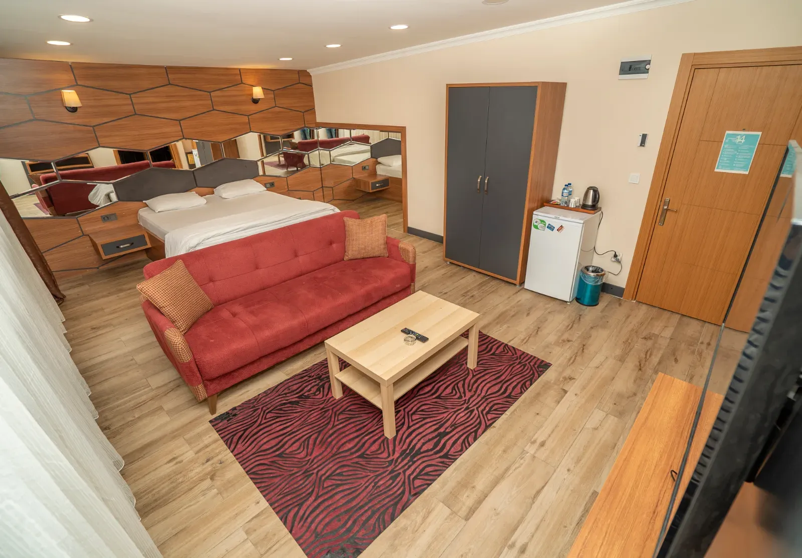Deluxe Studyo
